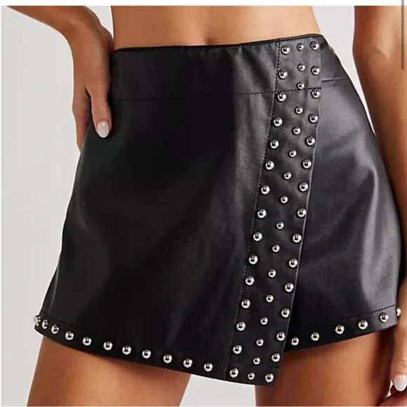 Free People Emmy Studded Black Mini Skort Faux Leather Size 8 - Picture 2 of 10